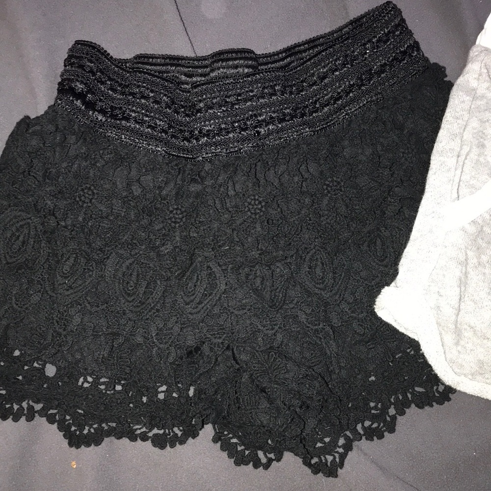 Shorts - Picture 3 of 4